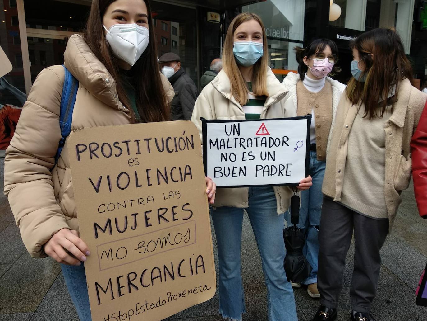 Manifestación de la Asociación de Mujeres Feministas Bercianas en Ponferrada. 