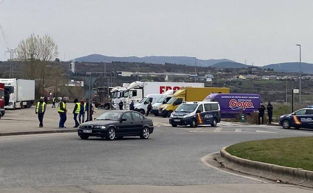 Piquetes de transportistas a la entrada de Ponferrada en la avenida de Asturias.