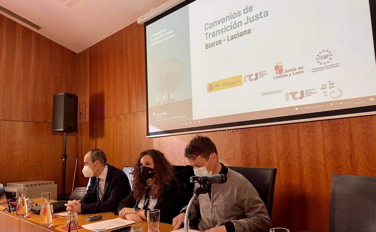 Imagen del acto de apertura de las Jornadas sobre los Convenios de Transición Justa en Bembibre.