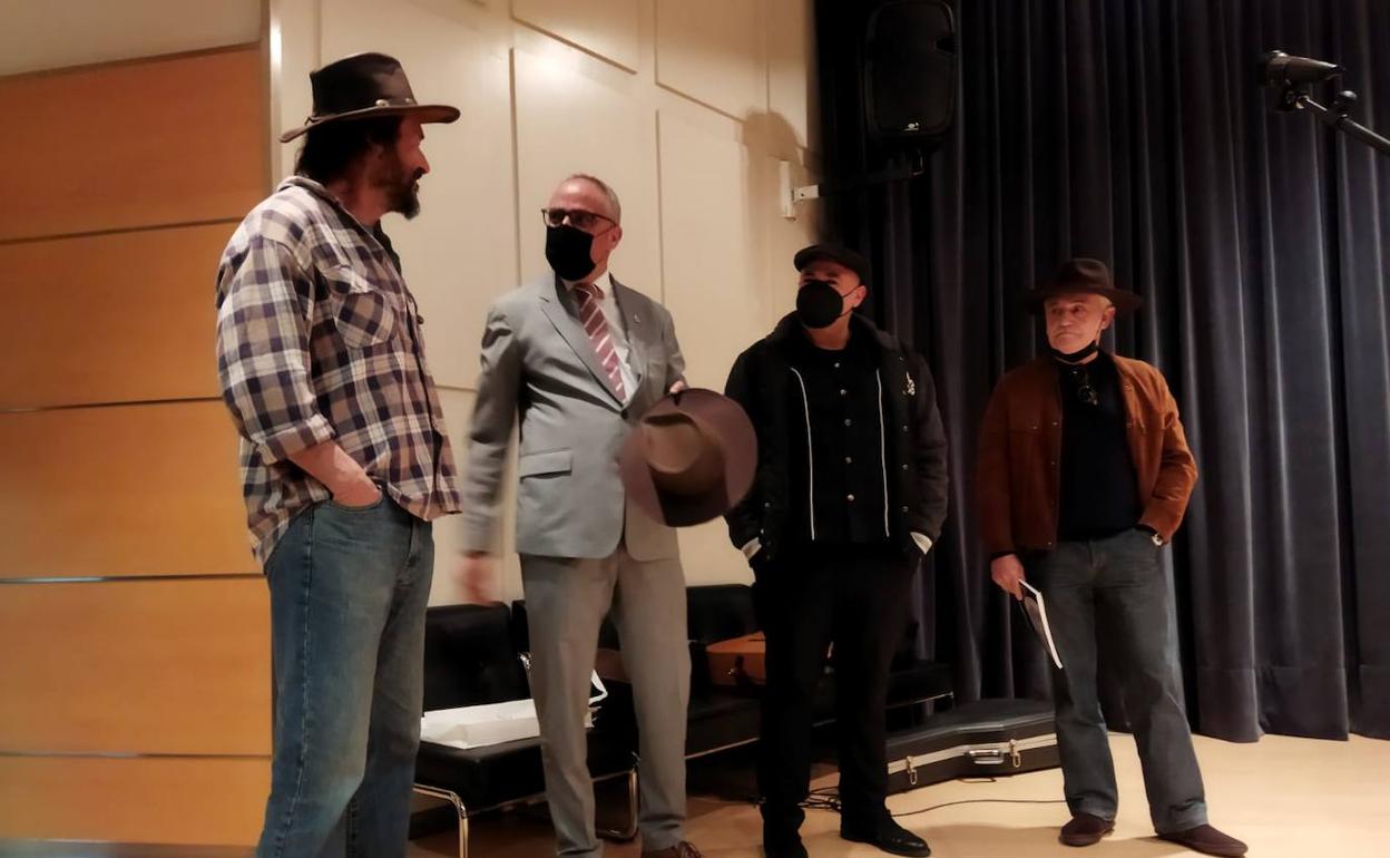 Imagen de la presentación del libro.