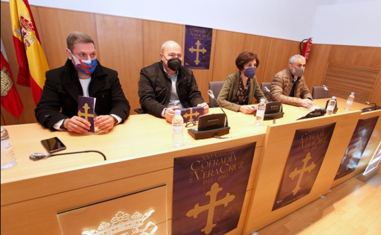 Presentación del 500 aniversario de la Cofradía del Cristo de la Vera Cruz.