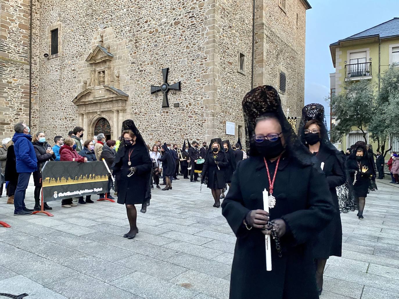 Fotos: Procesión de la Dolorosa en Ponferrada