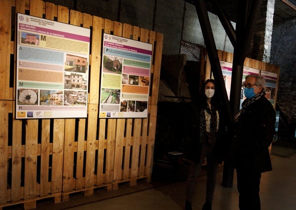 Presentación de la muestra 'Ingeniería industrial en el territorio. El patrimonio industrial' en el Museo de la Energía de Ponferrada.