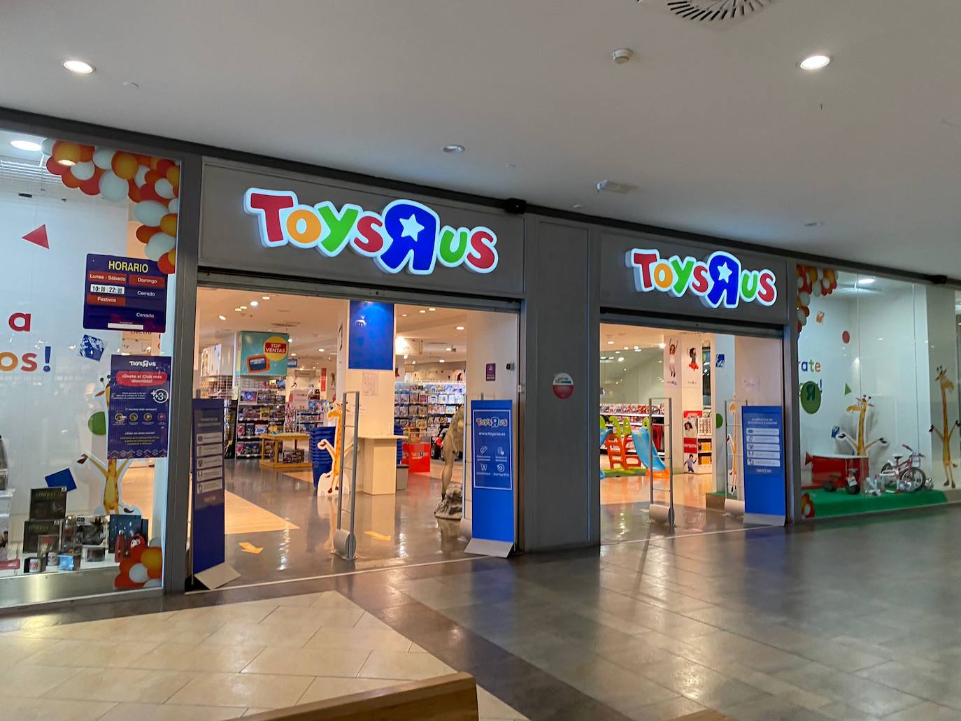 Tengo una clase de ingles Poner Yogur Toy 'R' Us planea el cierre de su tienda de juguetes situada en el centro  comercial El Rosal de Ponferrada | El Bierzo Noticias