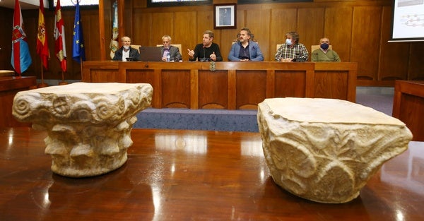 El concejal de Medio Rural (I) y los responsables de la investigación, en la presentación de los trabajos.