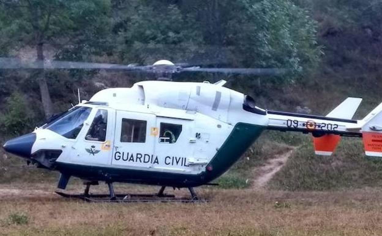 Un helicóptero de la Guardia Civil participó en la búsqueda del anciano.