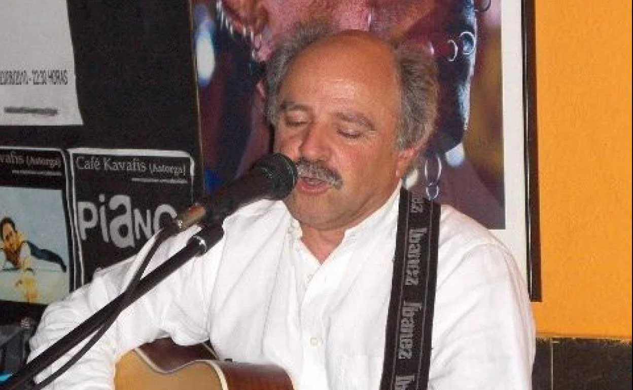 El cantautor argentino Carlos Attadia.