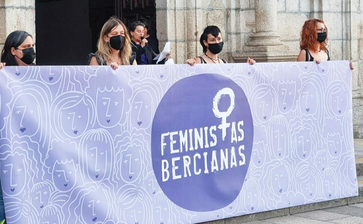 Feministas Bercianas se concentran el jueves mientras que la Plataforma contras las violencias machistas hoy.