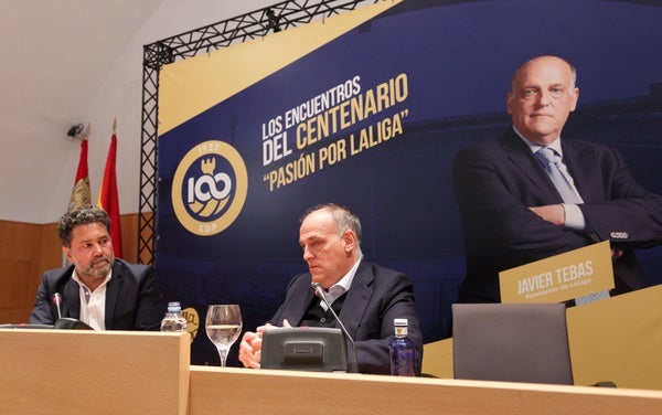 Javier Tebas participa en los 'Encuentros del Centenario' de la SD Ponferradina.