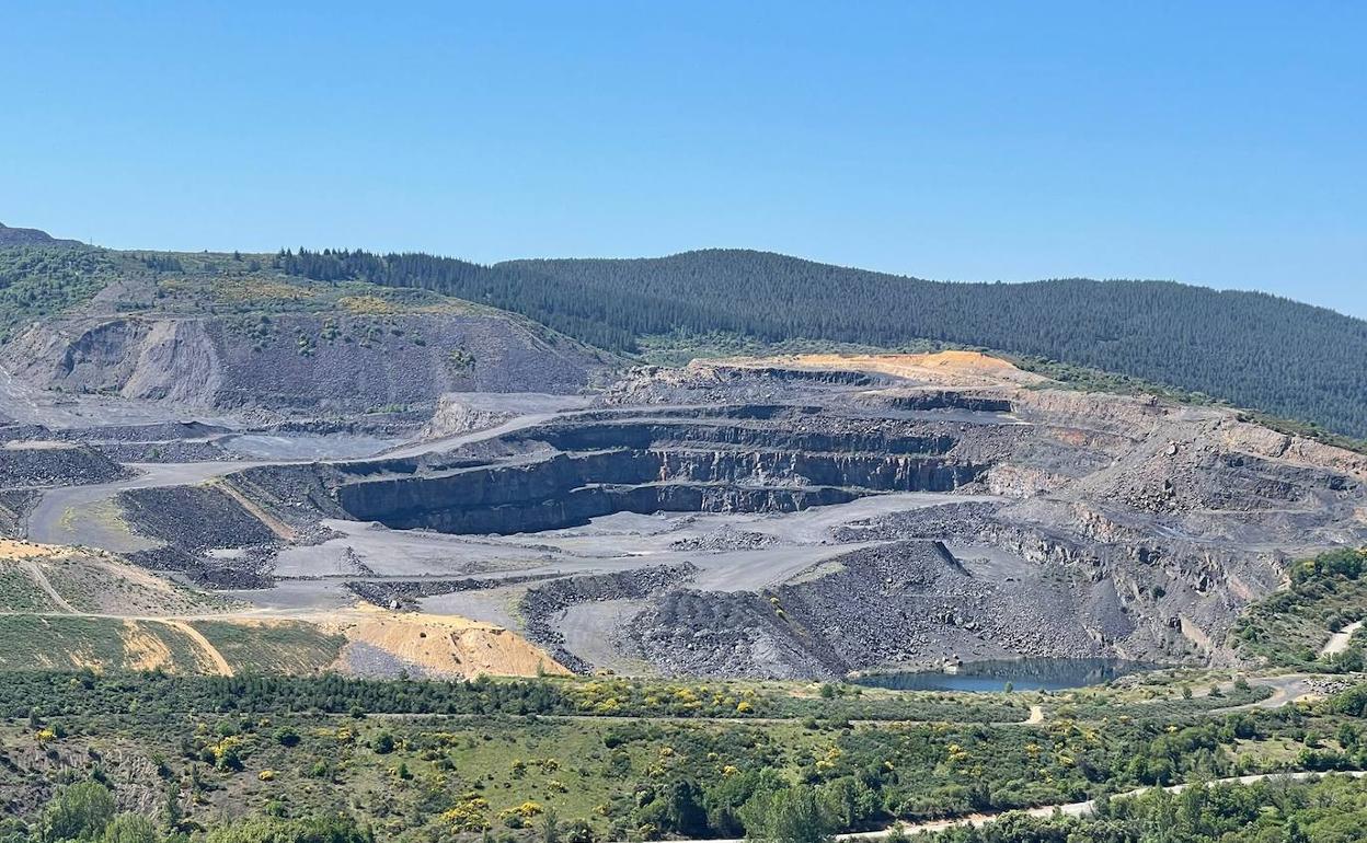 Zona minera a restaurar en el Bierzo.