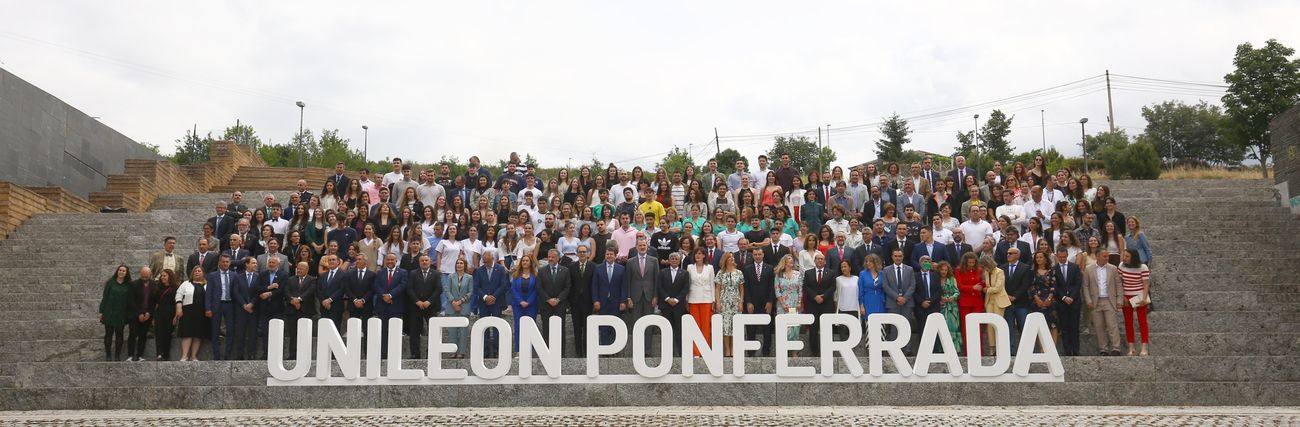 Felipe VI revivindica a El Bierzo en una visita histórica. El monarca llega a la capital del Bierzo 25 años después de que pisara la misma tierra como príncipe. El rey preside el acto de clausura del XXV Aniversario del Campus de Ponferrada de la Universidad de León.