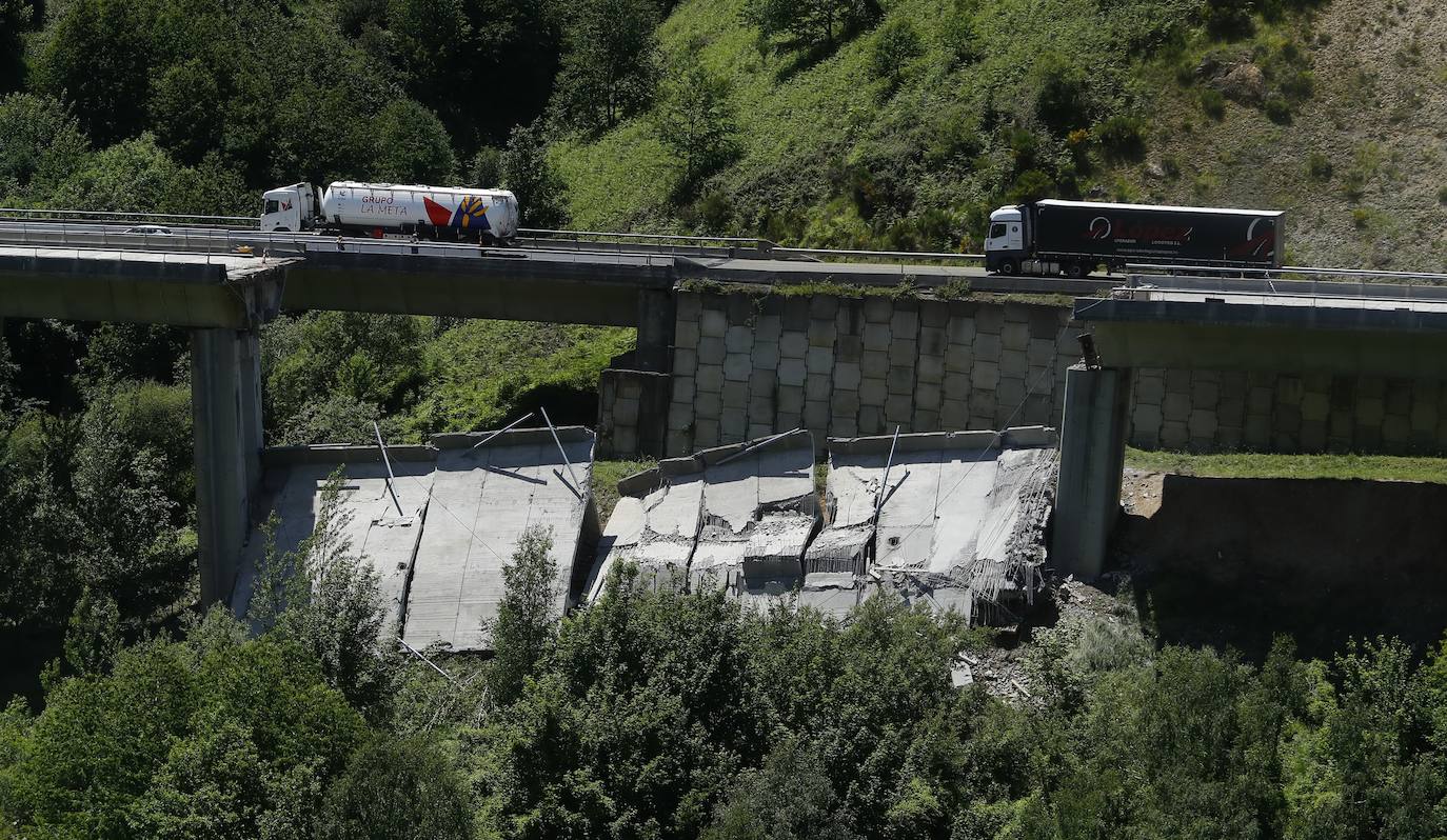 Derrumbe de parte del viaducto del Castro en el municipio de Vega de Valcarce.