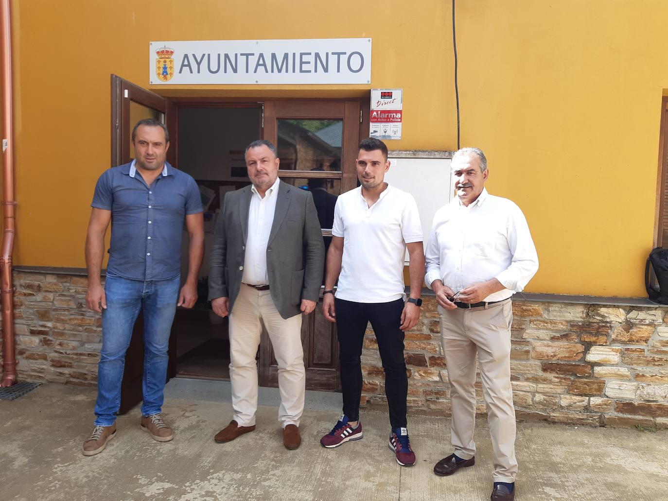 Fotos: El presidente de la Diputación visita Villafranca, Trabadelo y Vega de Valcarce