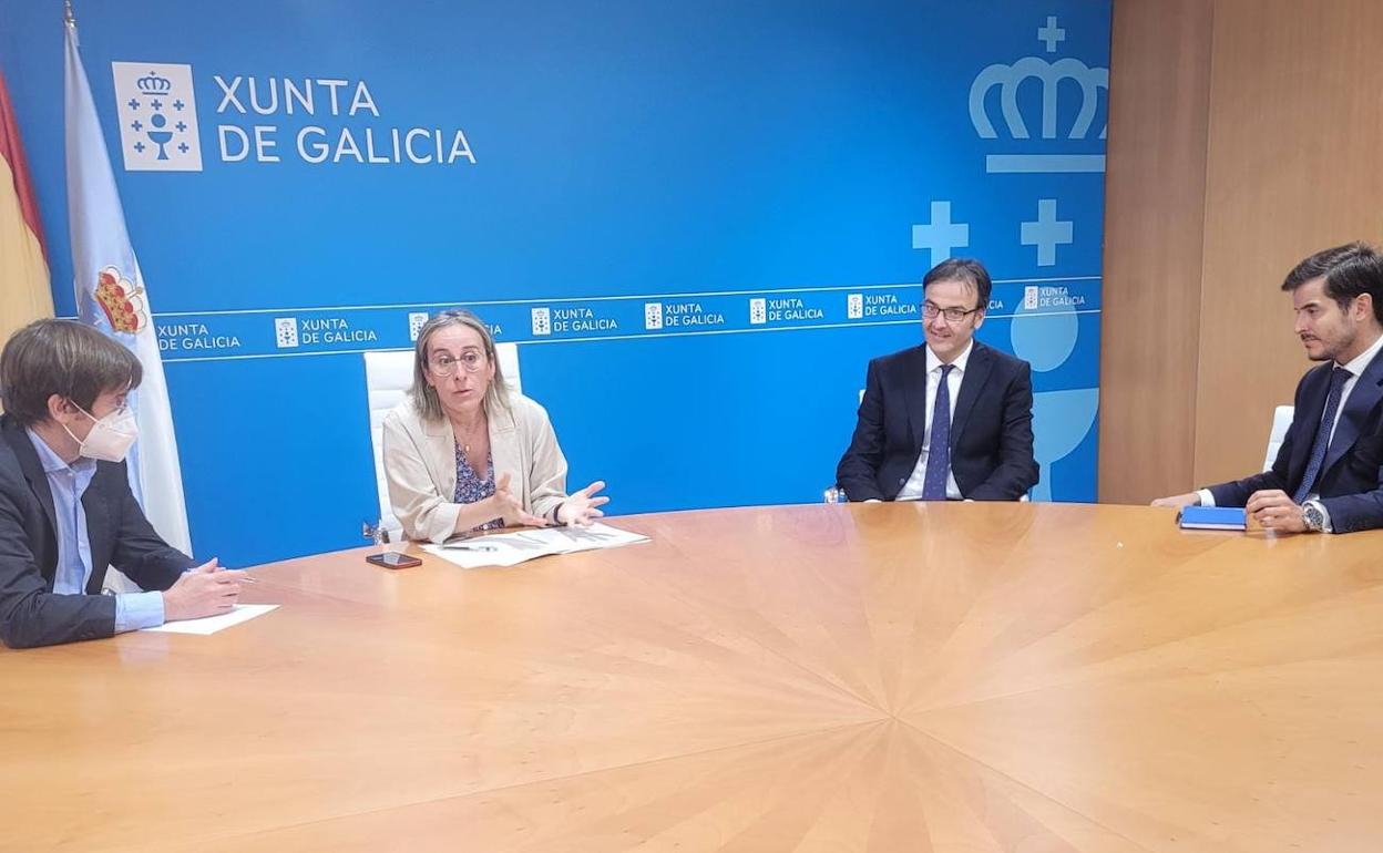 Imagen de la reunión de representantes de la Xunta con empresarios.