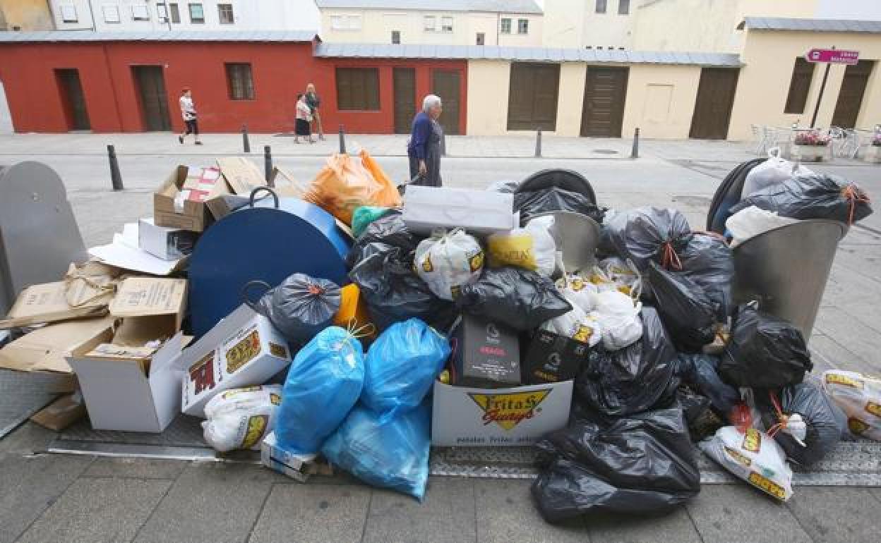 Imagen de archivo de la huelga de basura de 2017 en Ponferrada.