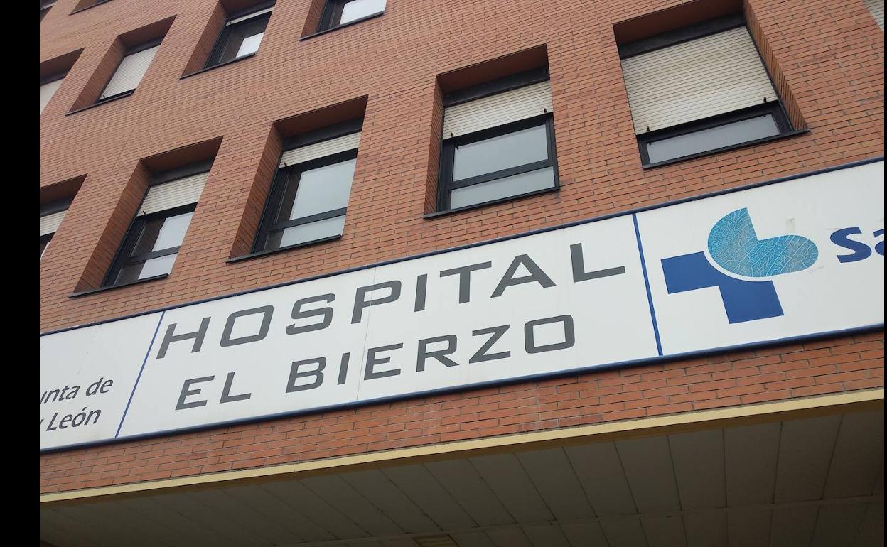 Imagen de la fachada principal del Hospital el Bierzo.