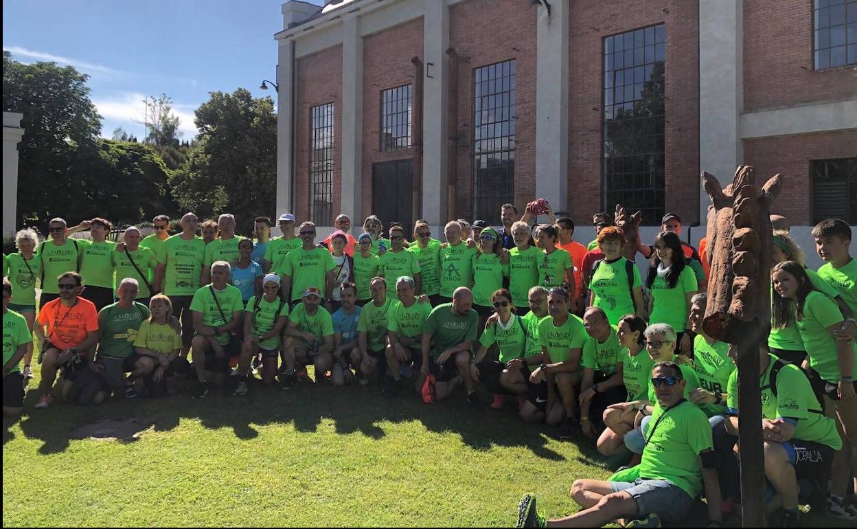 Ponferrada recibió junto al Museo de la Energía a los relevistas de la carrera 'A Santiago contra el Cáncer'.