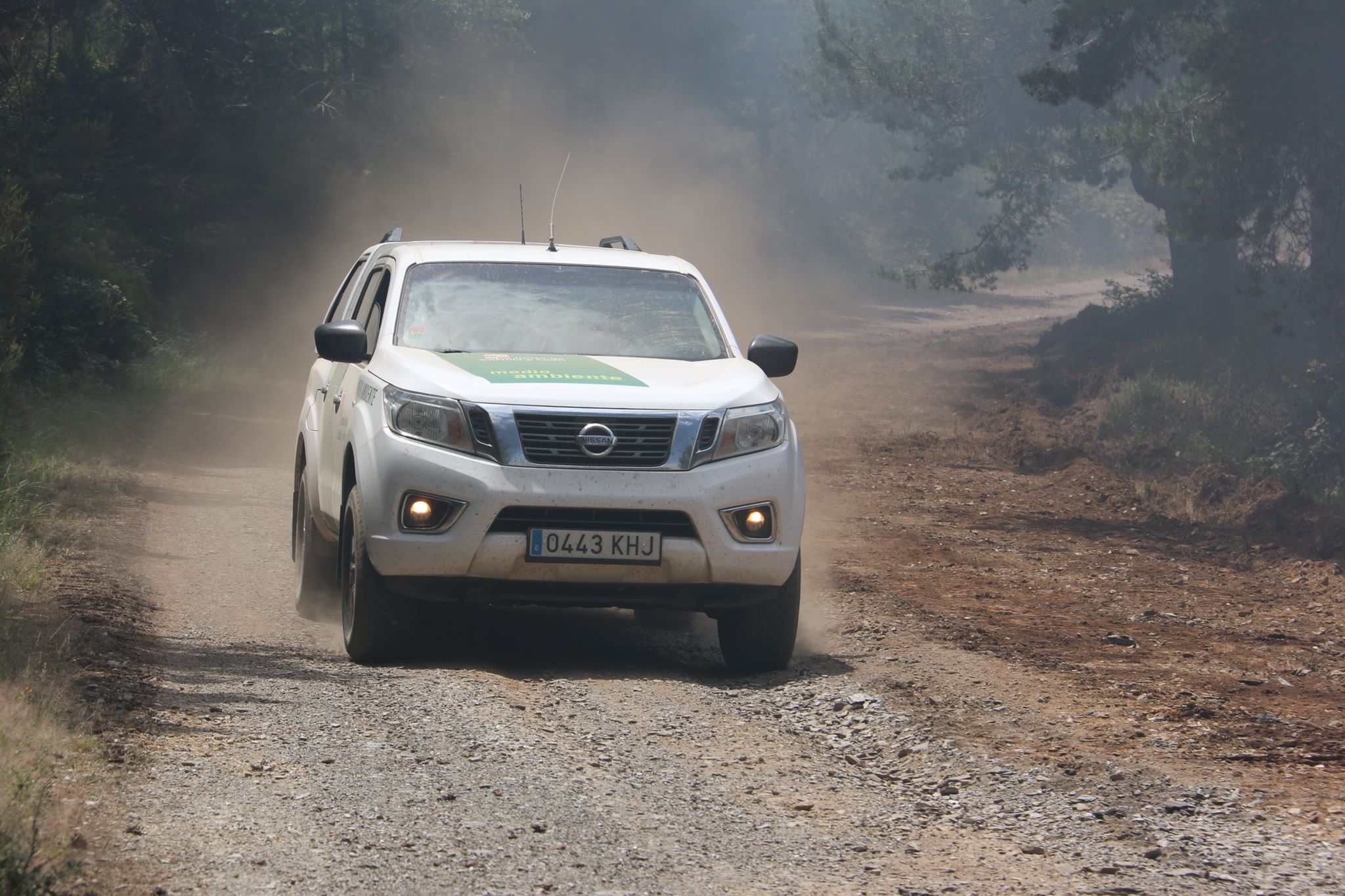 Fotos: El viento dificulta la extinción en Montes de Valdueza