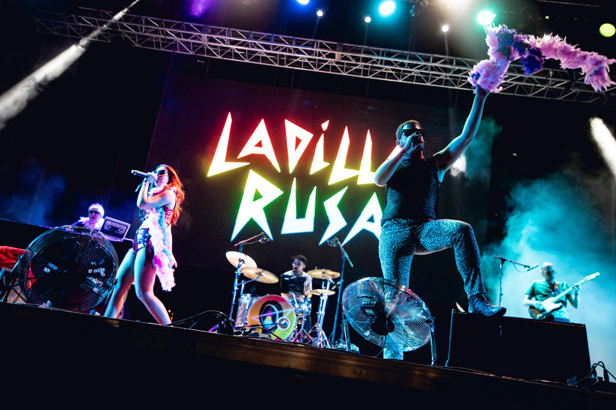 Más de 20 grupos de música, entre los que destacan Lori Meyers, La M.O.D.A, Dorian y Sidonie, han pasado por los tres escenarios ubicados en el Estadio Colomán Trabado, la Plaza del Ayuntamiento y el Boulevard de La Rosaleda.