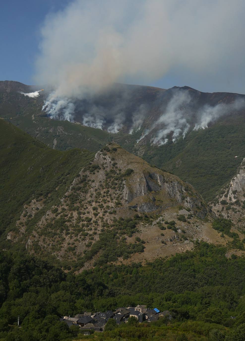 Fotos: Incendio en Montes de Valdueza