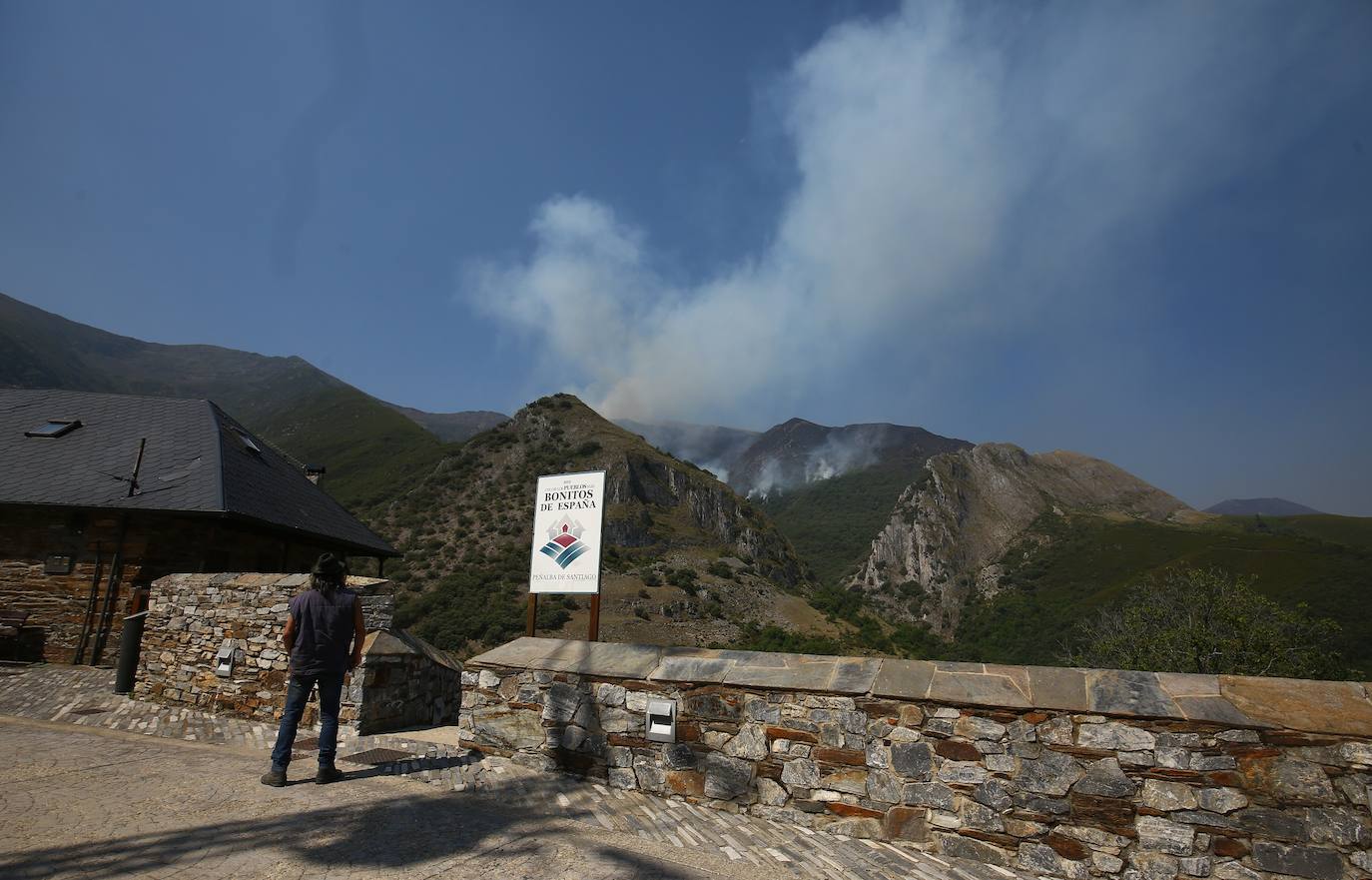 Fotos: Incendio en Montes de Valdueza