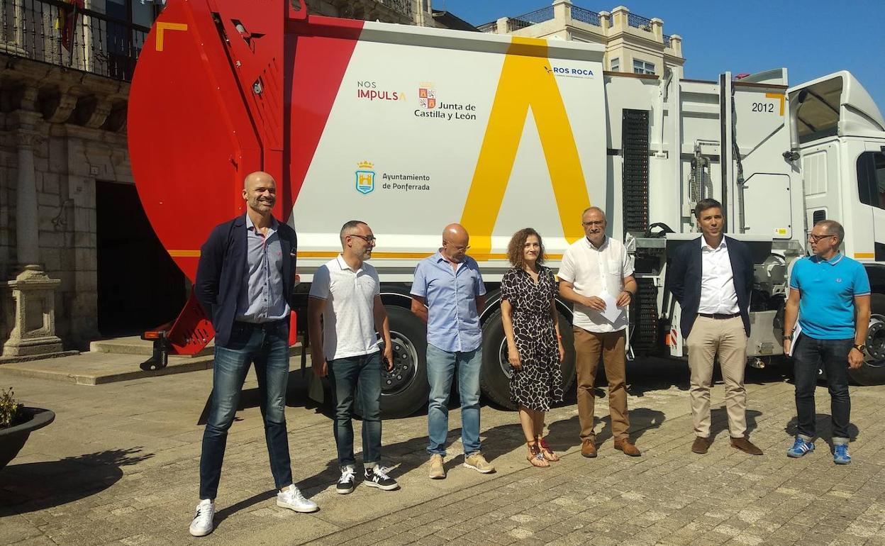 Presentación del nuevo camión del servicio de recogida de basuras de Ponferrada.