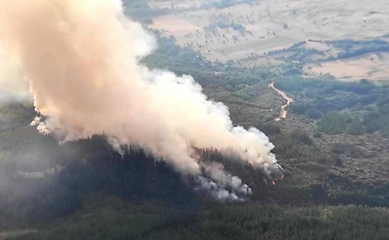 Imagen del incendio en Cabanillas de San Justo, en el municipio de Noceda del Bierzo.