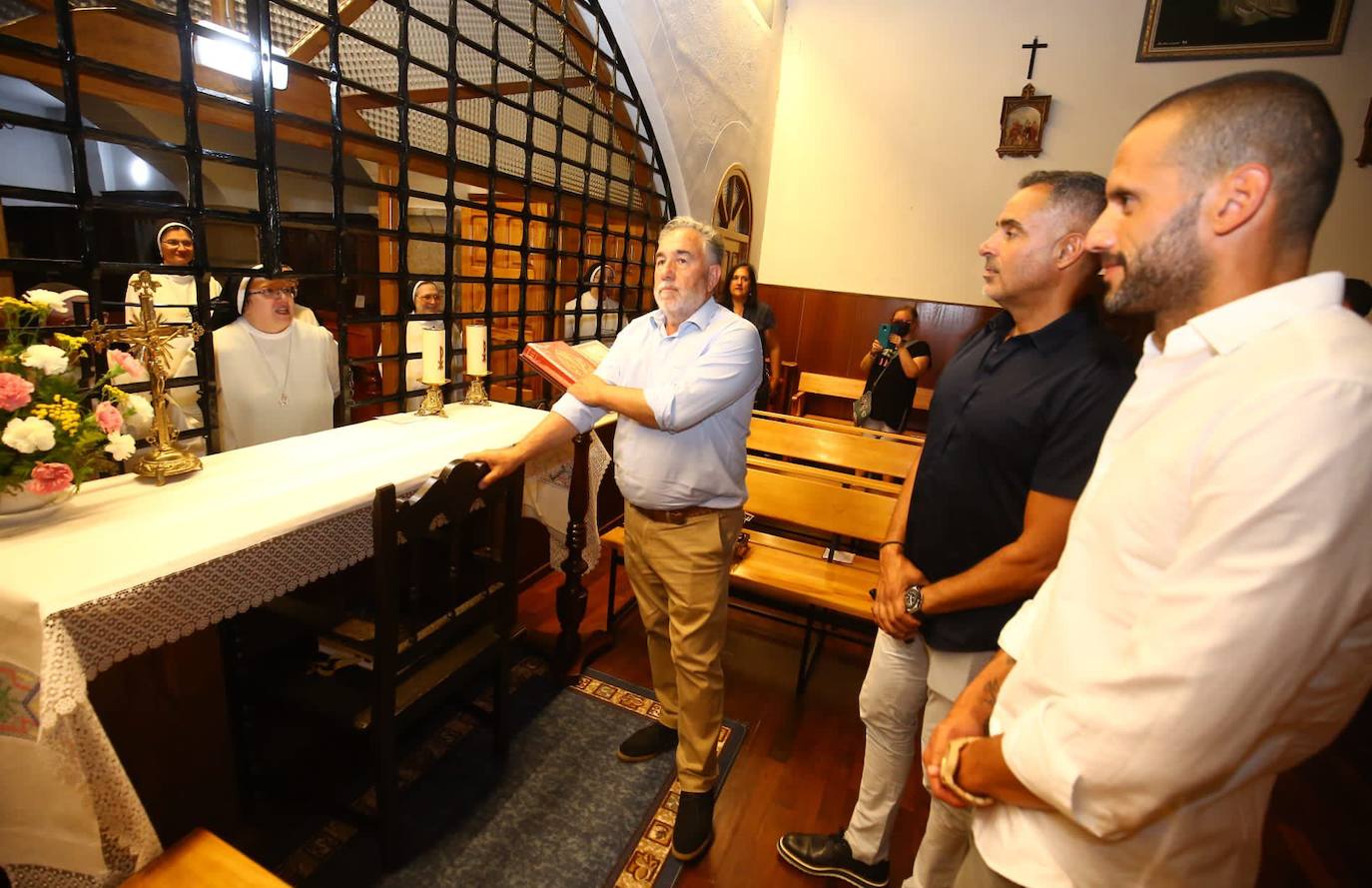 La Ponferradina realizó su tracional ofrenda a la Virgen de la Encina. 