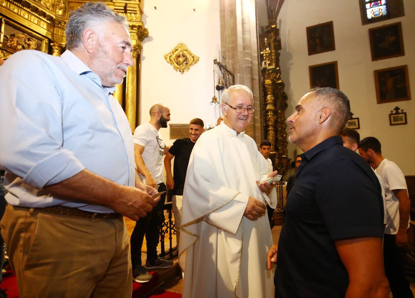 La Ponferradina realizó su tracional ofrenda a la Virgen de la Encina. 