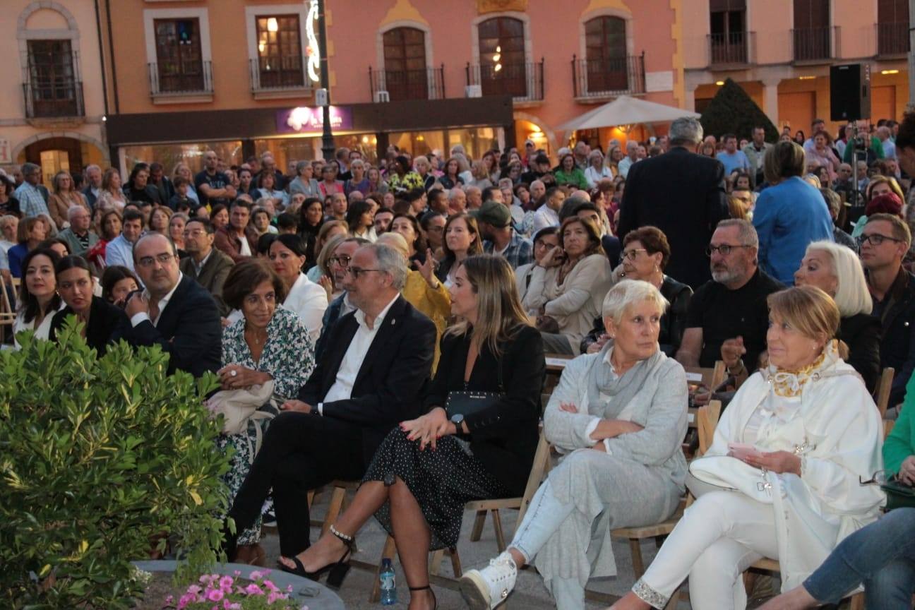 Pasarela de moda y piel Julio Lama en la plaza del Ayuntamiento de Ponferrada.