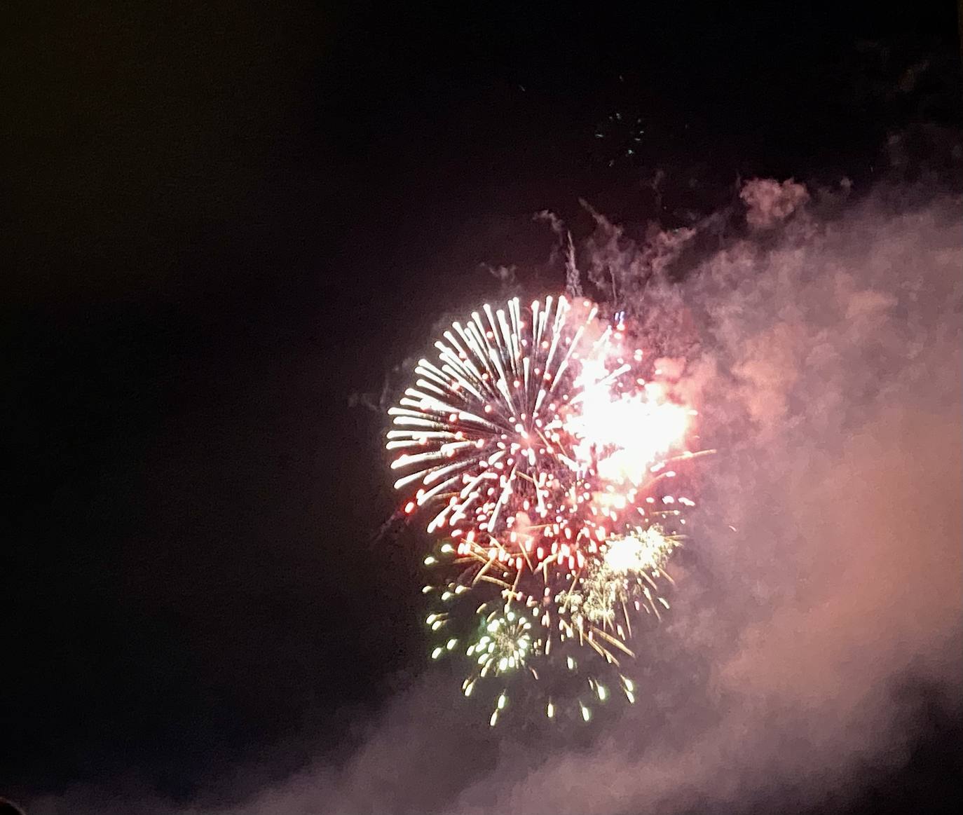 Fotos: Fuegos artificiales en la Encina