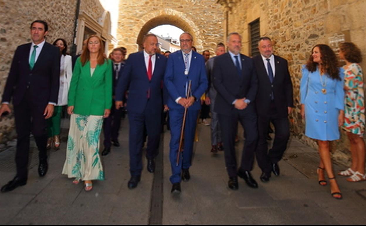 La alcaldesa de Bembibre (D) participó en el acto institucional del Día del Bierzo en Ponferrada.