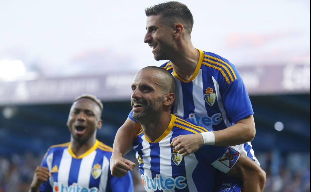 Yuri celebra uno de sus goles ante el Ibiza.