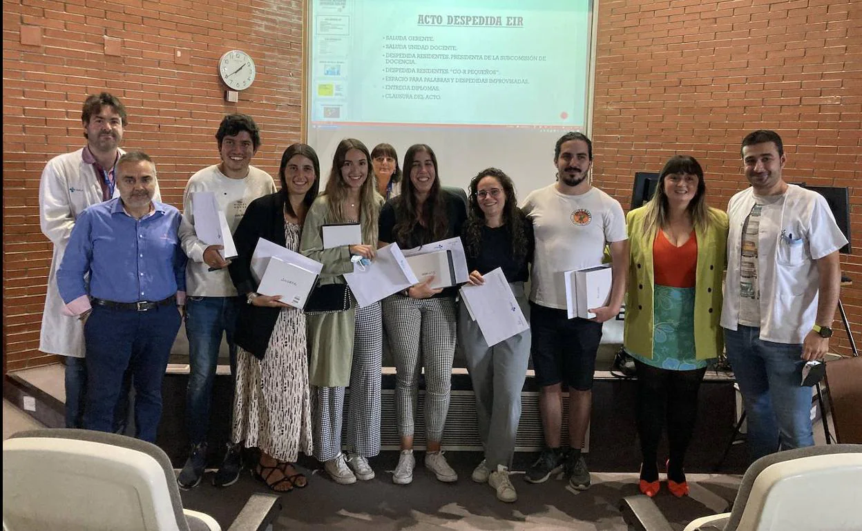 Acto de despedida de los siete residentes internos de Enfermería en el Hospital del Bierzo. 