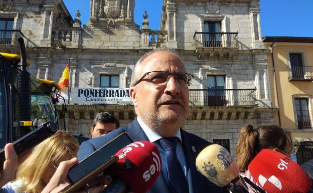 El alcalde de Ponferrada acoge «con cierto escepticismo» el anuncio de incentivos de la Junta para atraer médicos al Hospital del Bierzo