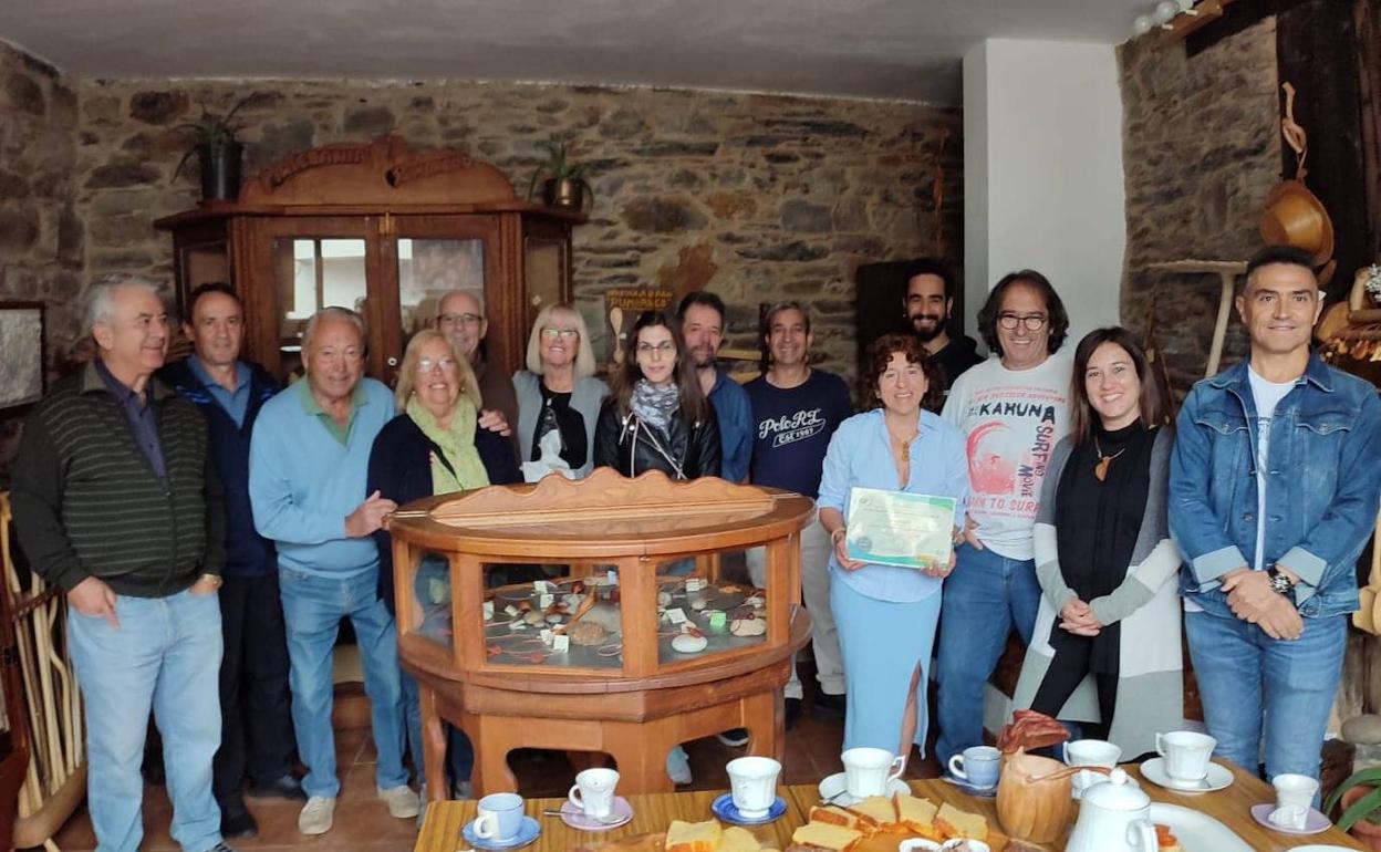 Imagen de la entrega del diploma a la empresa berciana.