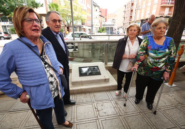 Inauguración de la placa en homenaje al presidente del Banco de Alimentos del Sil, Damián Tascón.