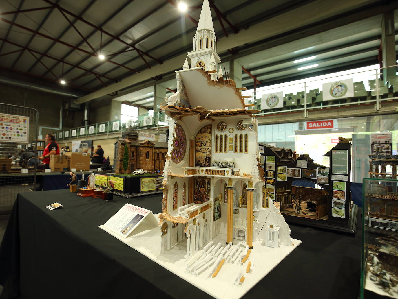 El municipio berciano de Toral de los Vados acoge este fin de semana el primer Concurso Internacional de Modelismo con la participación de más de 1.300 obras