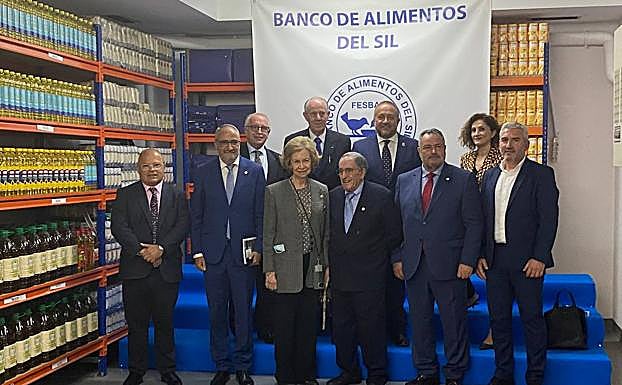 Doña Sofía vuelve a casa con el calor de Ponferrada y un libro bajo el brazo de 'El Señor de Bembibre'