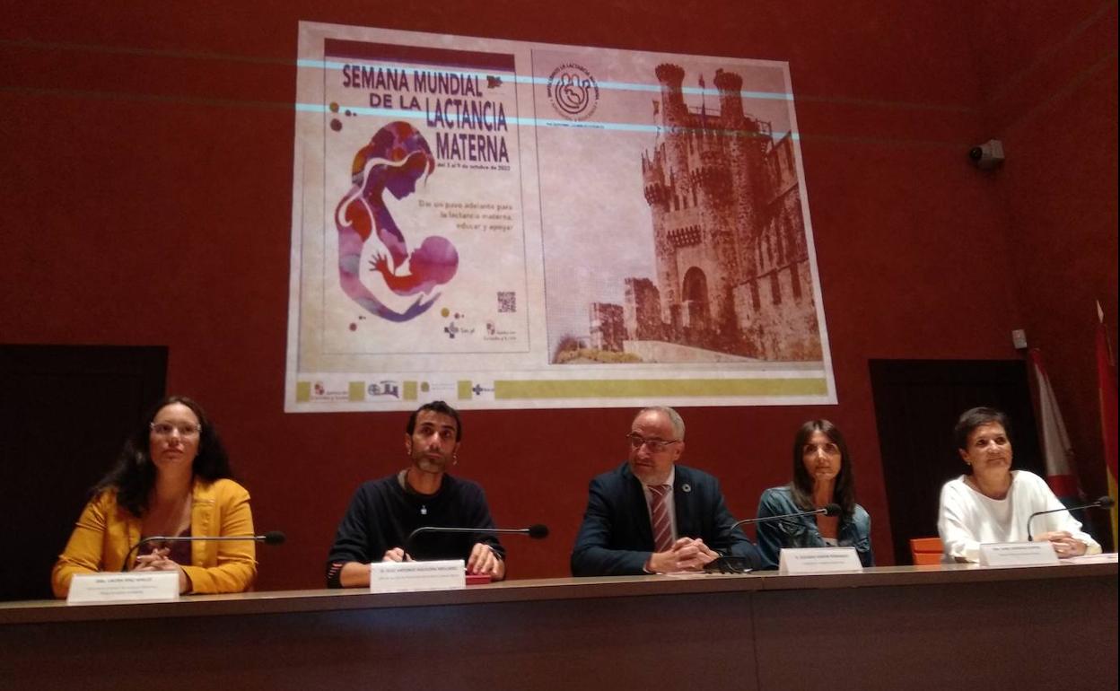 El alcalde de Ponferrada (C) inauguró en el Castillo de los Templarios la Jornada sobre Lactancia Materna.