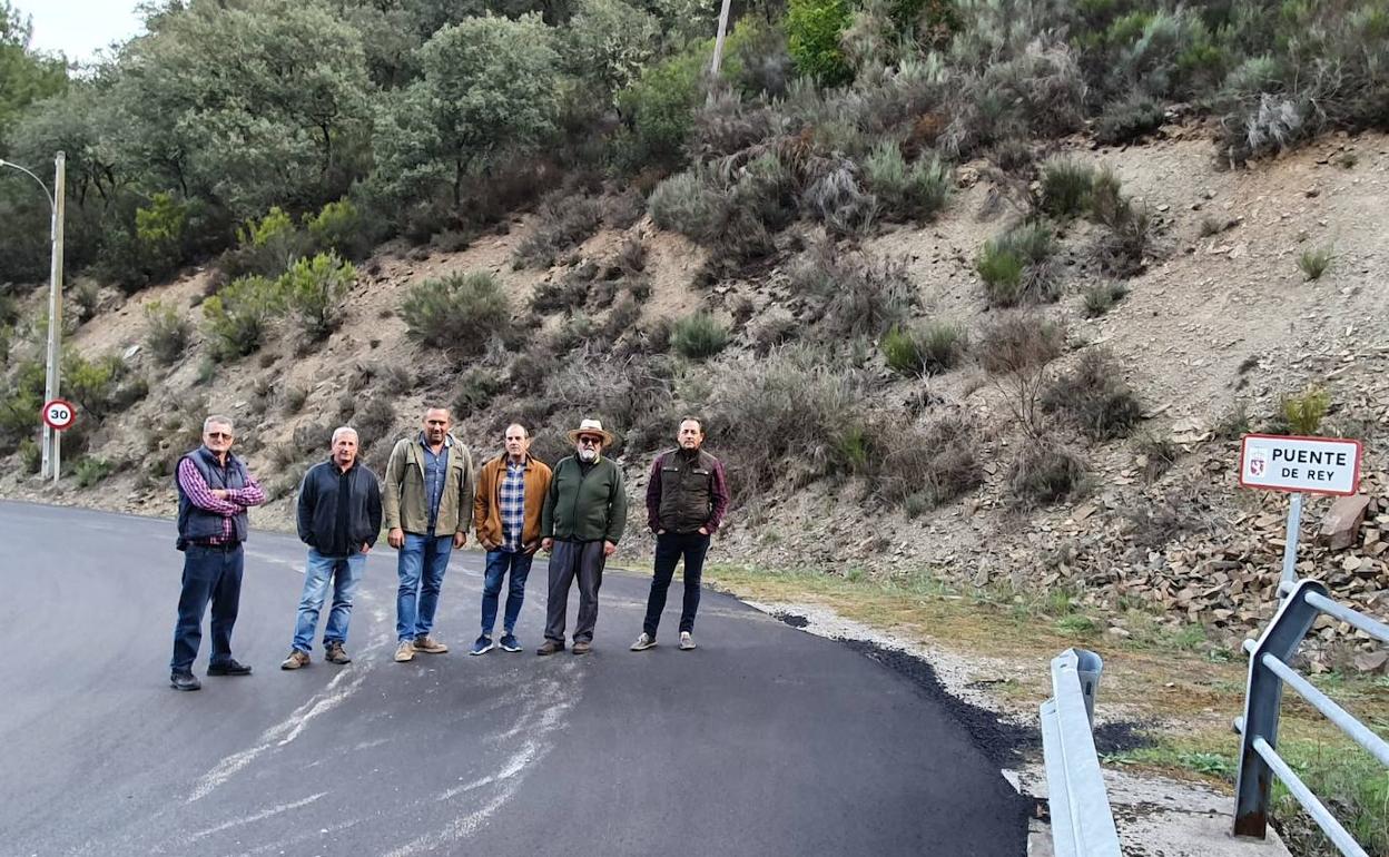 Imagen del recorrido de representantes del PSOE a las carreteras de Villafranca del Bierzo.
