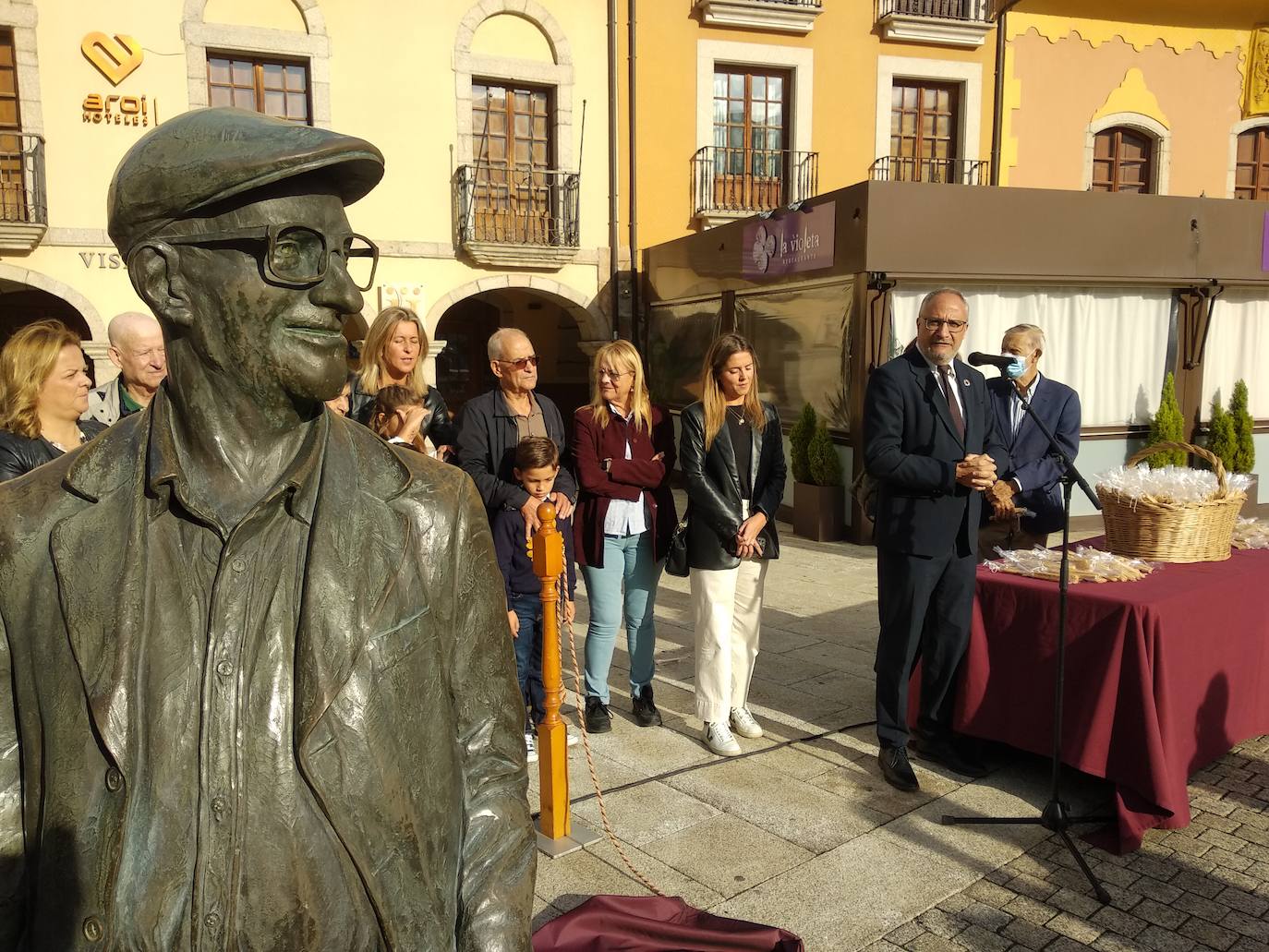 Ponferrada rinde homenaje a Pepe 'el barquillero'.