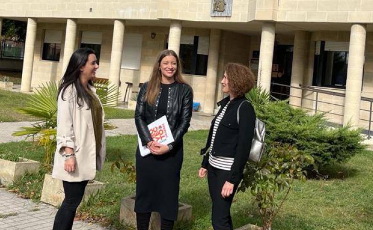 La delegada territorial de la Junta en León, Ester Muñoz, ha visitado la Fundación Proyecto Hombre.