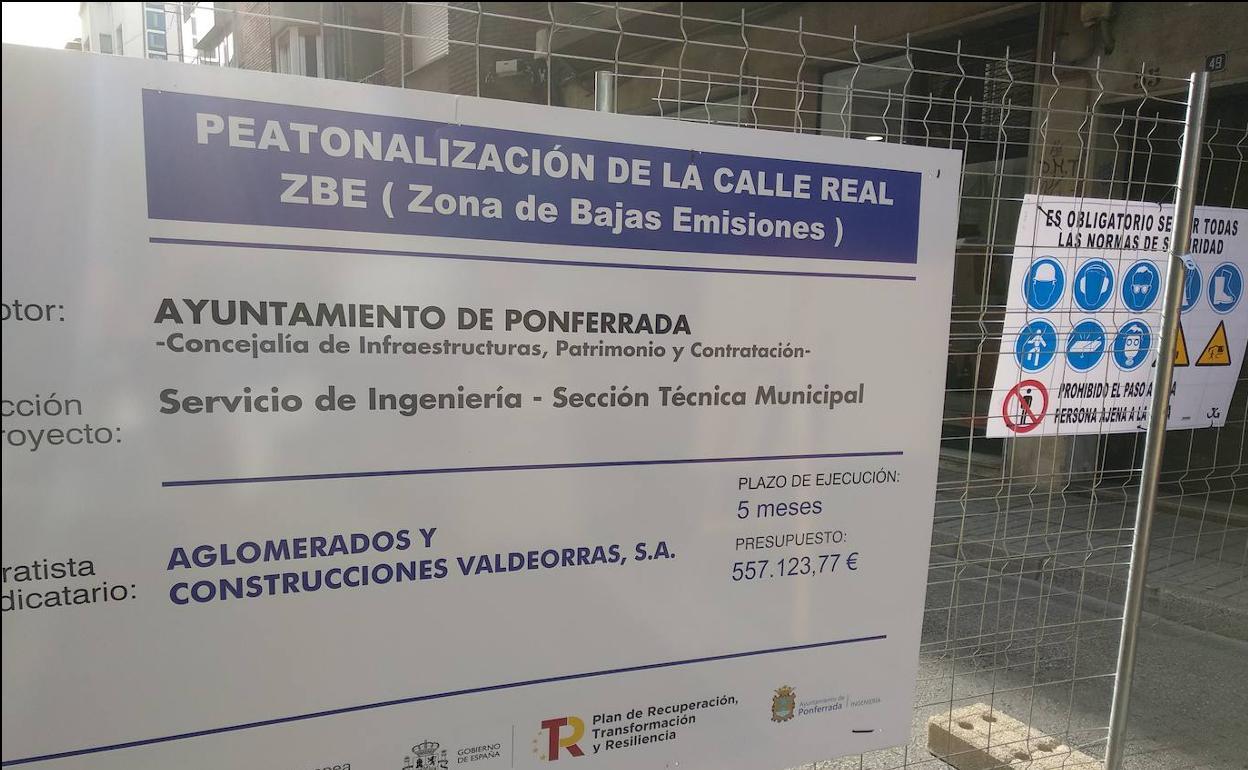 Obras de peatonalización de la calle Real ZBE en Ponferrada.