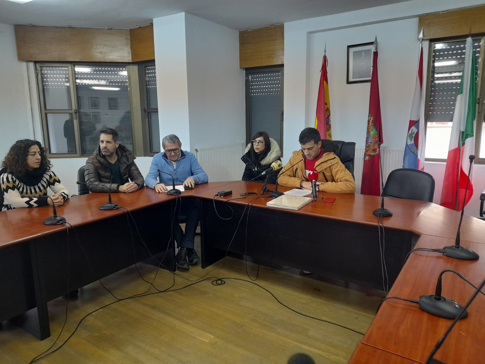 Fotos: Pleno urgente en Cacabelos