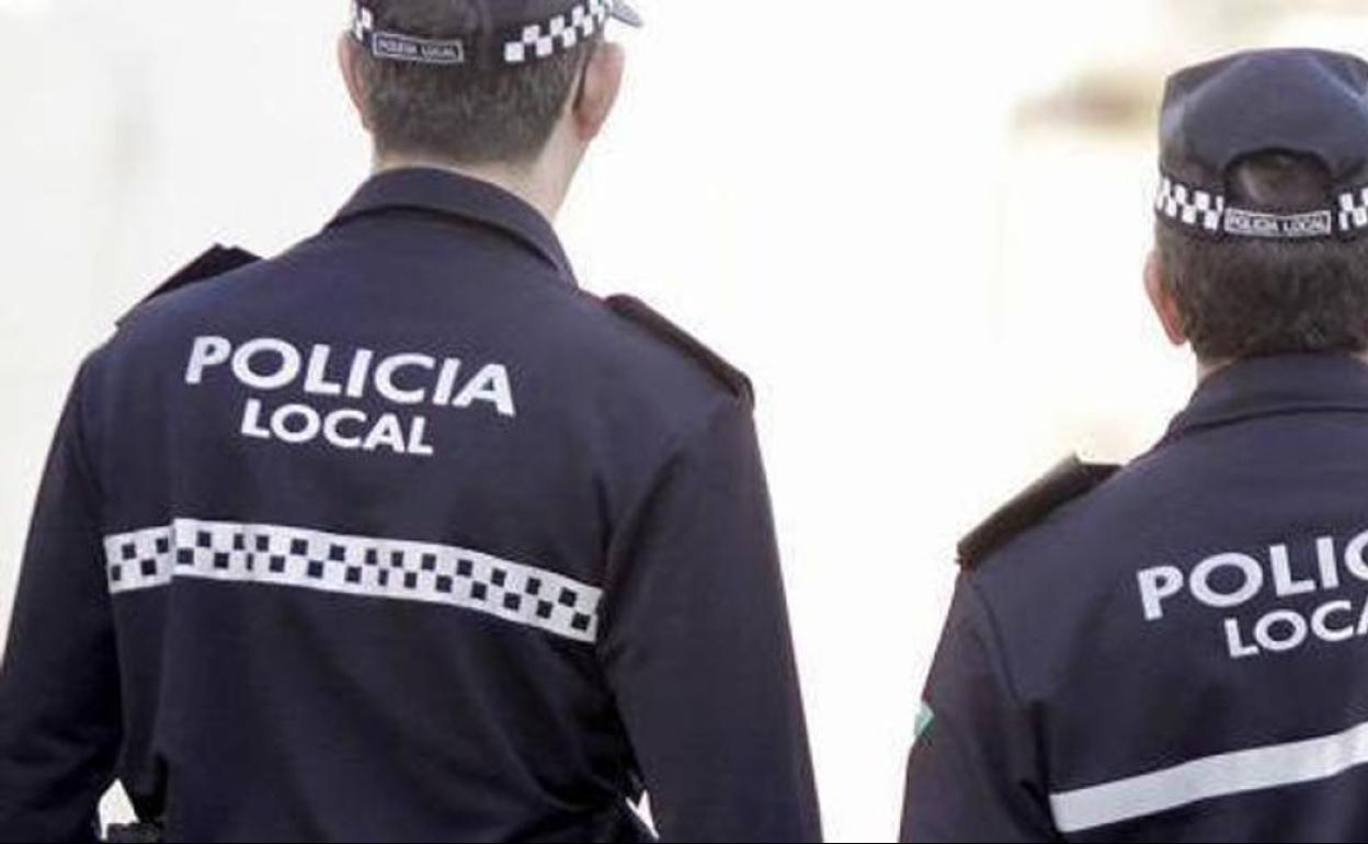 Agentes de la Policía Municipal de Ponferrada durante un servicio.