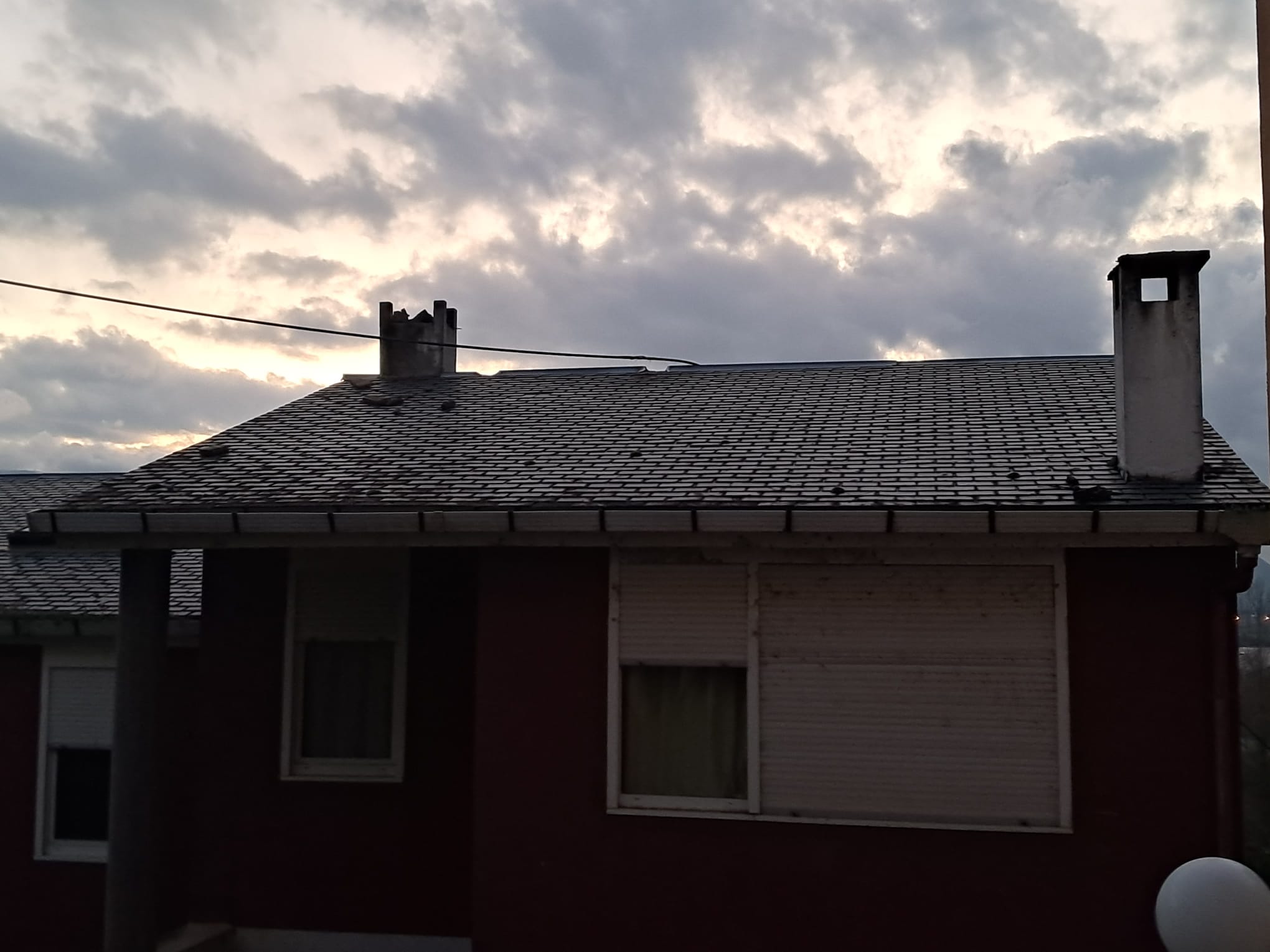 Fotos: Caída de un cable de alta tensión en Ponferrada