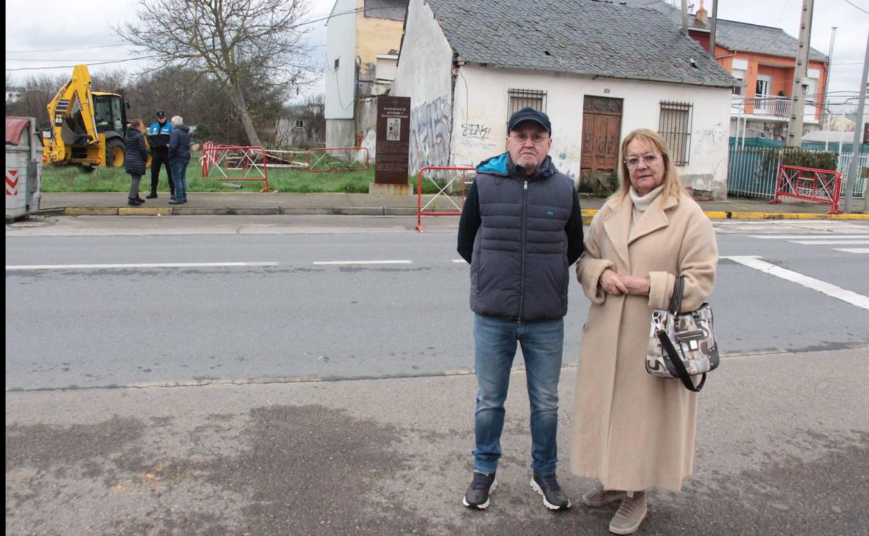 Los concejales de Sostenibilidad Medioambiental y de Infraestructuraz supervisaron la demolición del inmueble.