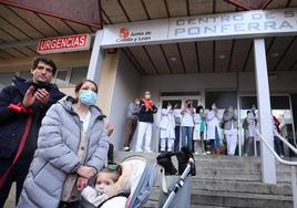 Concentración contra el cierre de las Urgencias pediátricas en Pico Tuerto.