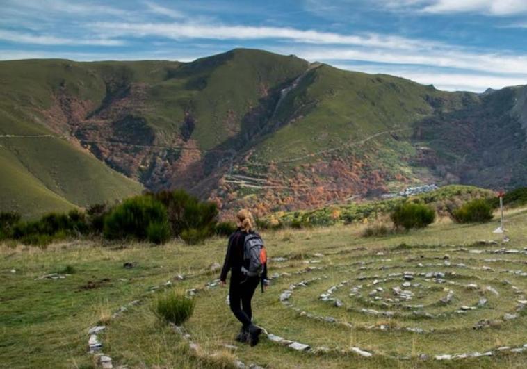 Ponferrada elabora una guía de sendas de la Tebaida, un «bombón» para el turismo sostenible